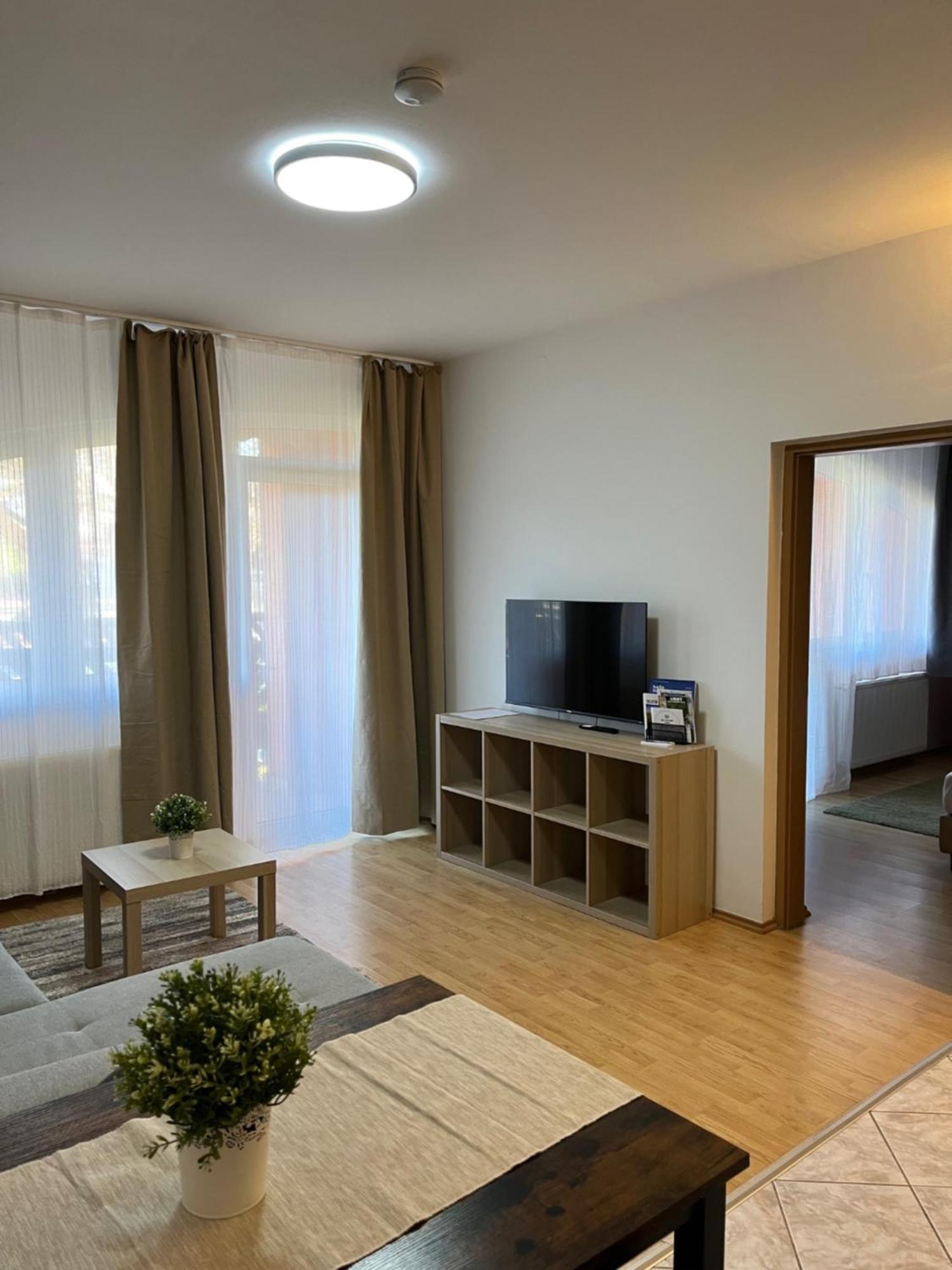Y Apartman Balatonlelle Exterior photo