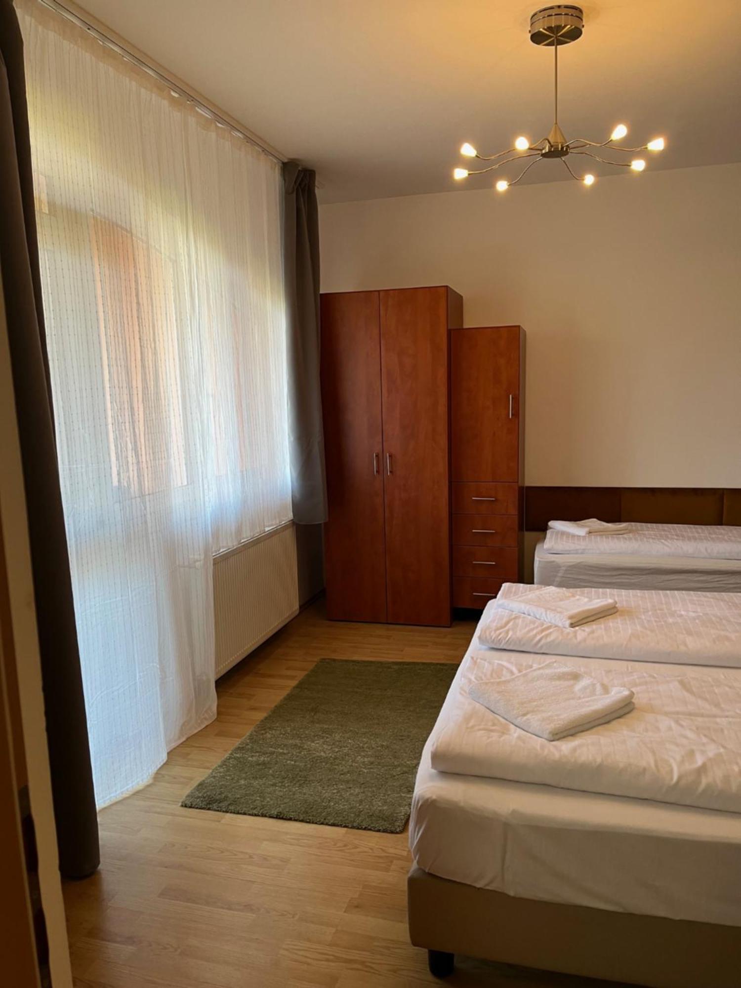 Y Apartman Balatonlelle Exterior photo