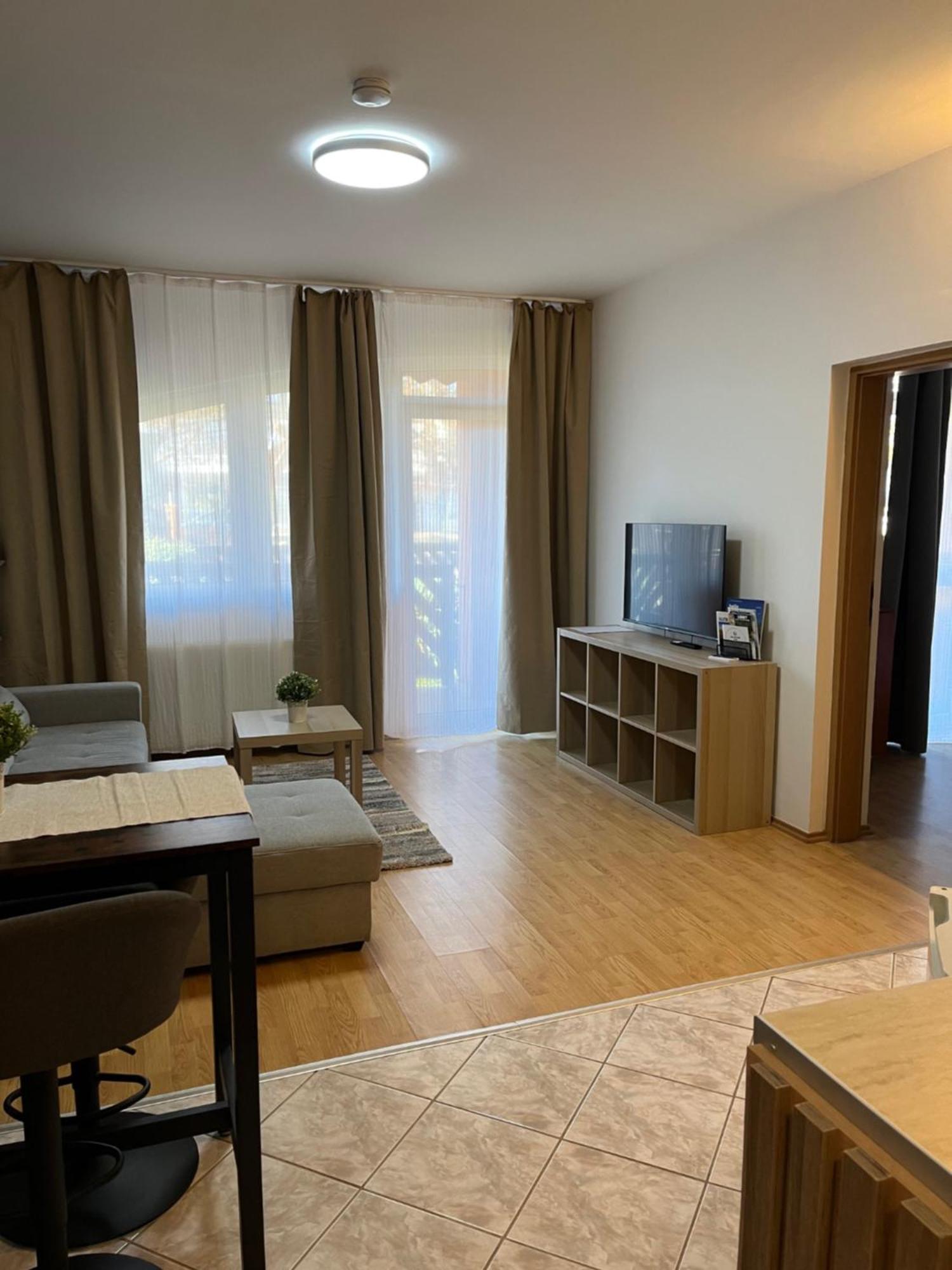 Y Apartman Balatonlelle Exterior photo
